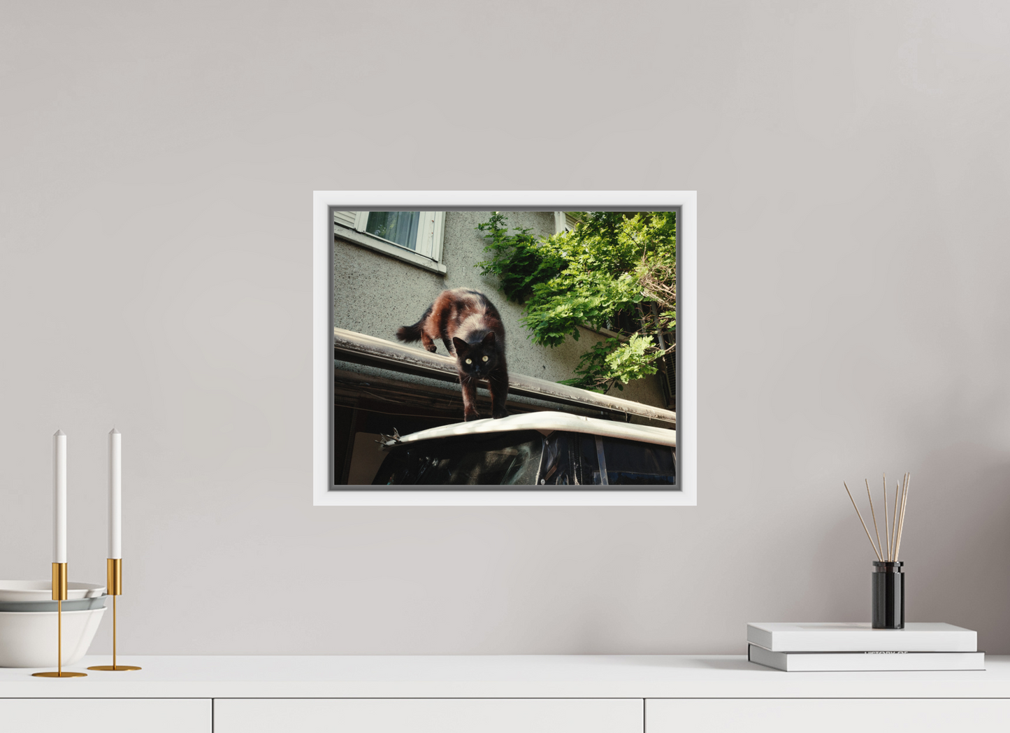 37,5 x 30 cm, Wooden Frame White 2cm with Shadow Gap on Fuji Crystal Archive Glossy Istanbul Impressions: Curiosity
